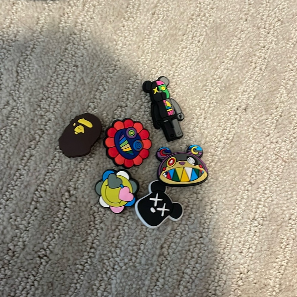 Croc Charms🦍🌸